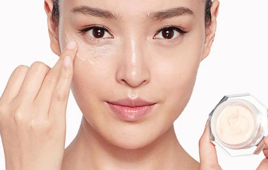 انتخاب بهترین کرم دور چشم برای پیشگیری