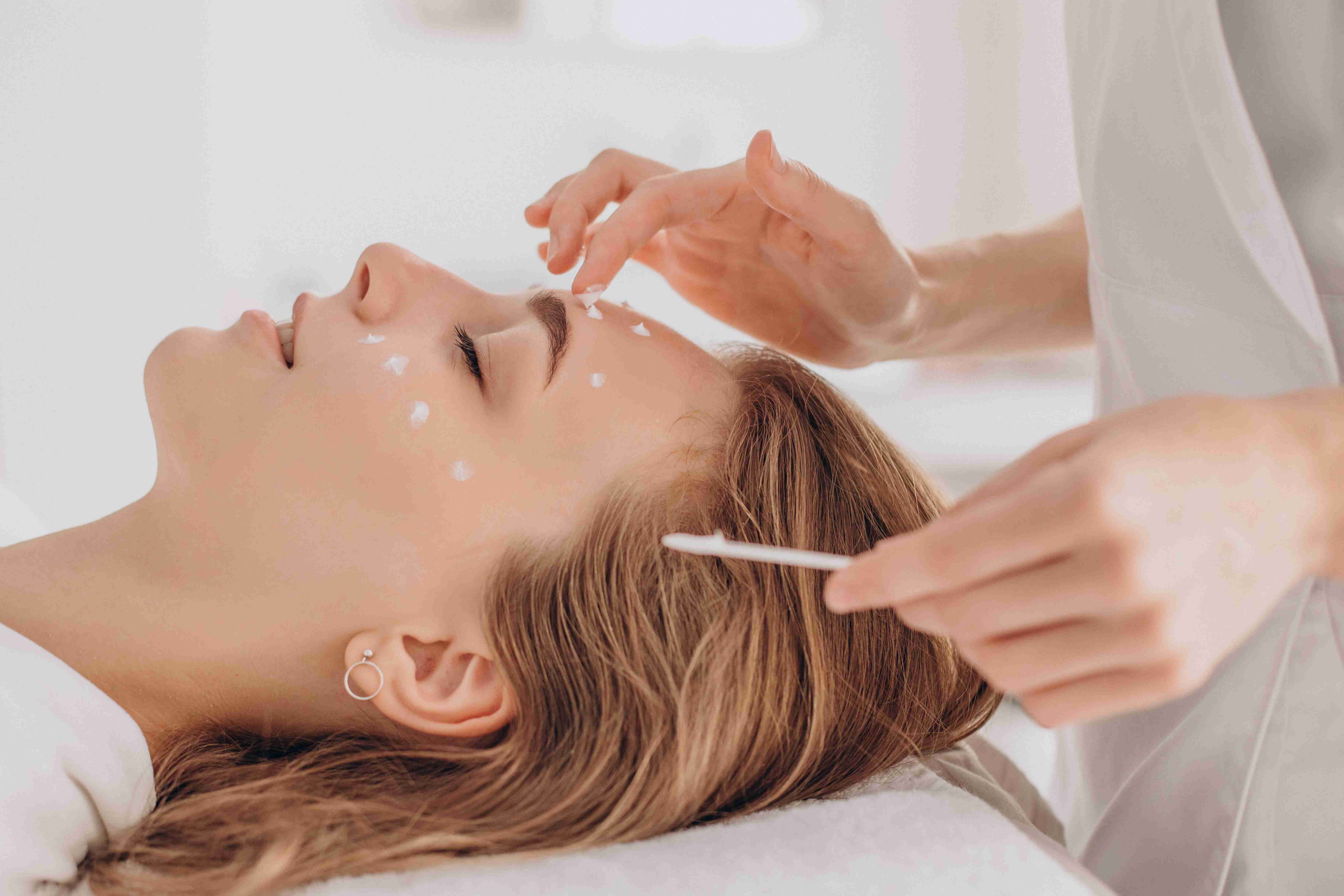 روتین پوست مختلط؛ چگونه چربی و خشکی را متعادل کنیم؟